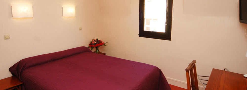 Cit'Hotel Le Volney Saumur Bagian luar foto