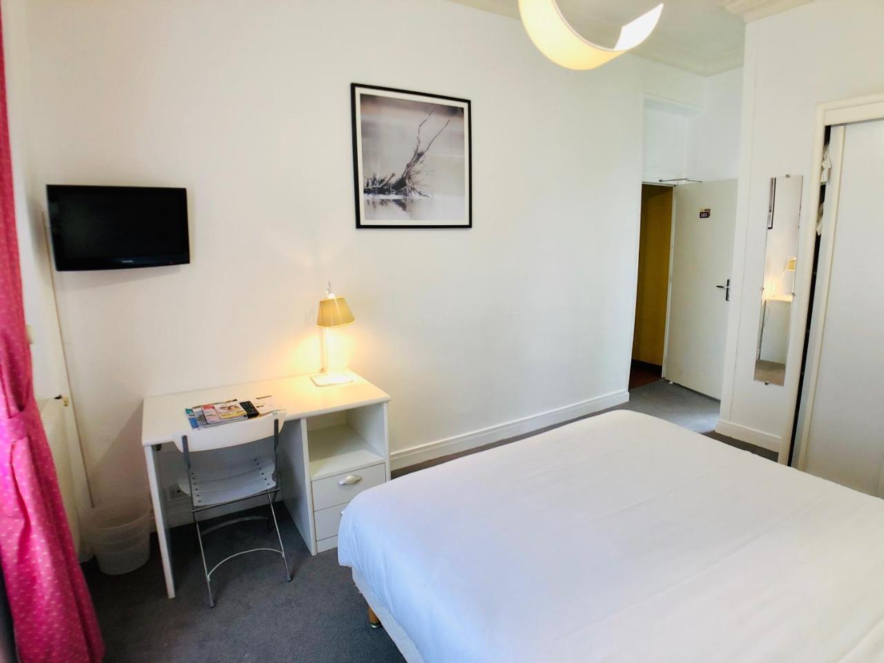 Cit'Hotel Le Volney Saumur Bagian luar foto