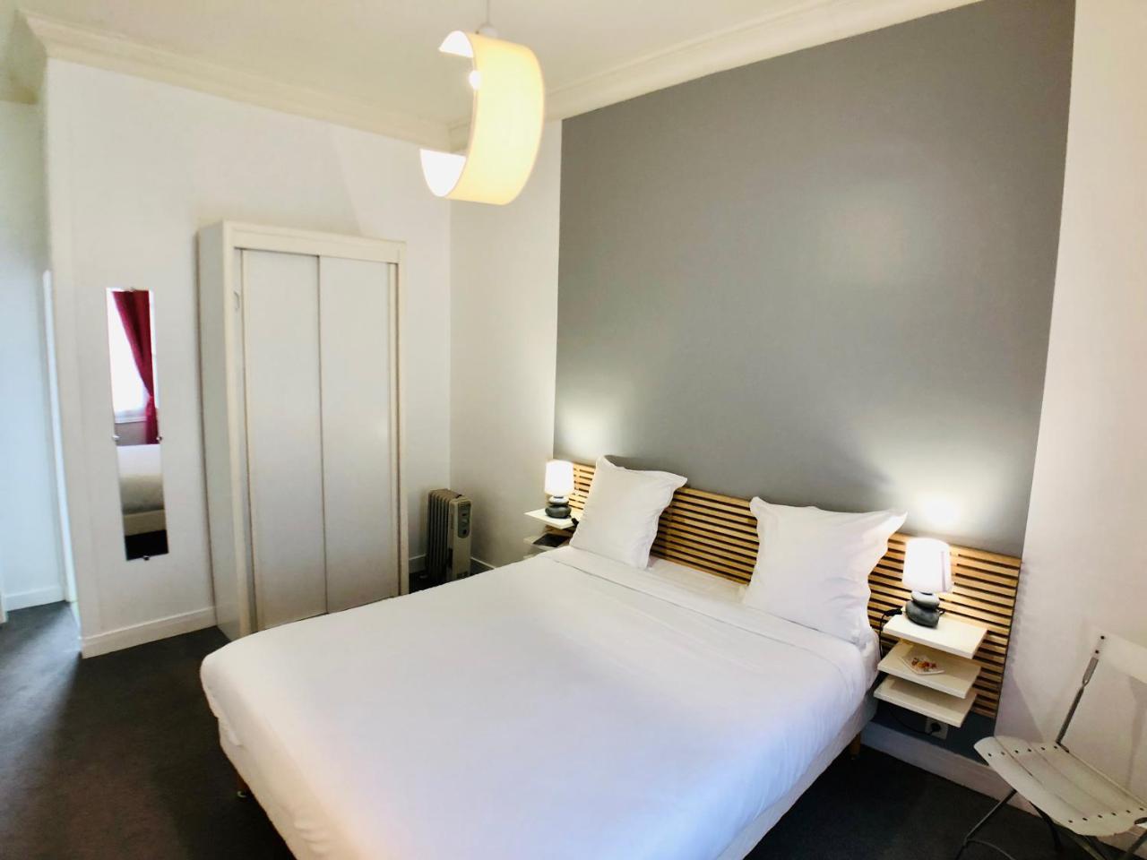 Cit'Hotel Le Volney Saumur Bagian luar foto