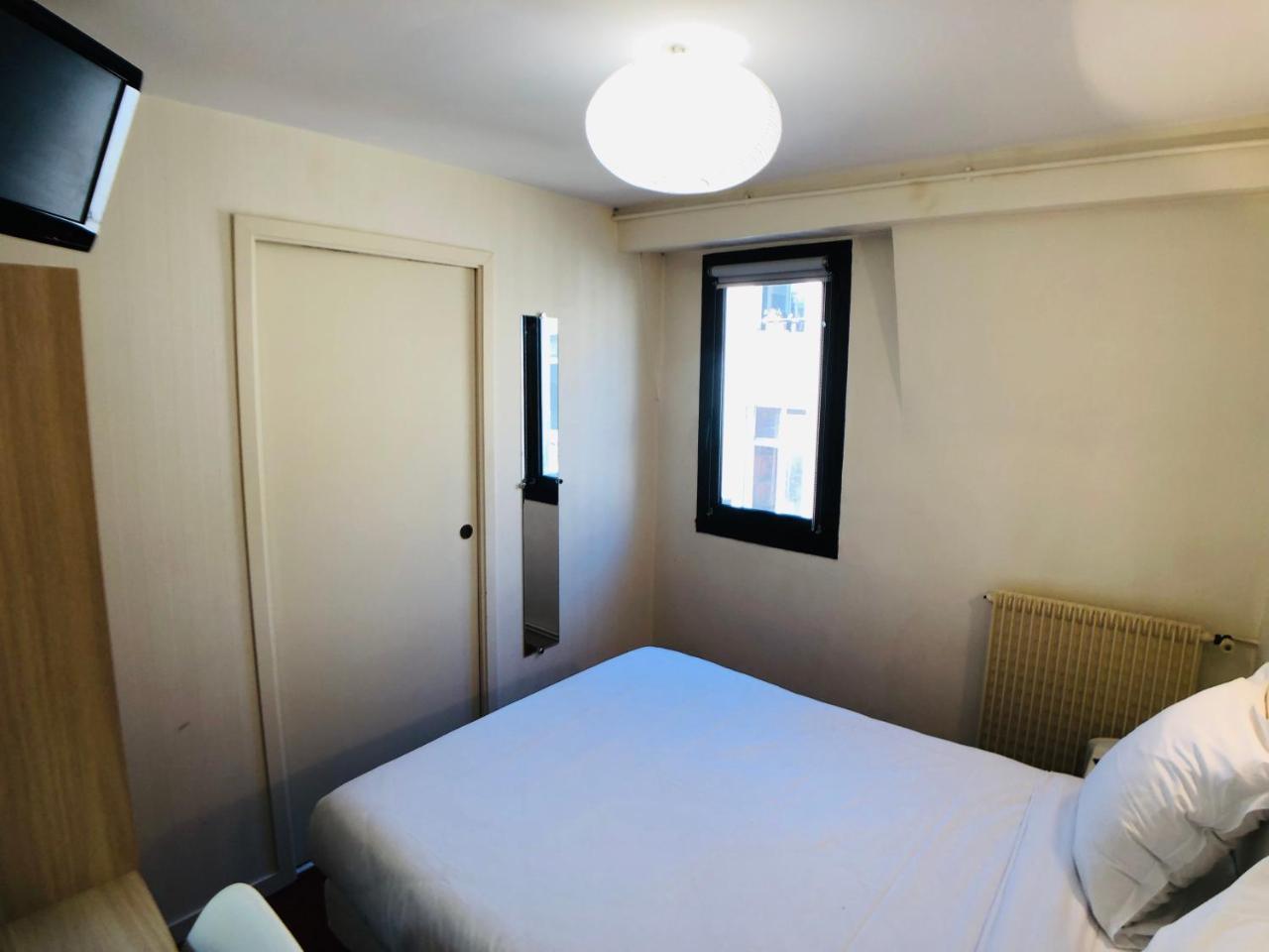 Cit'Hotel Le Volney Saumur Bagian luar foto