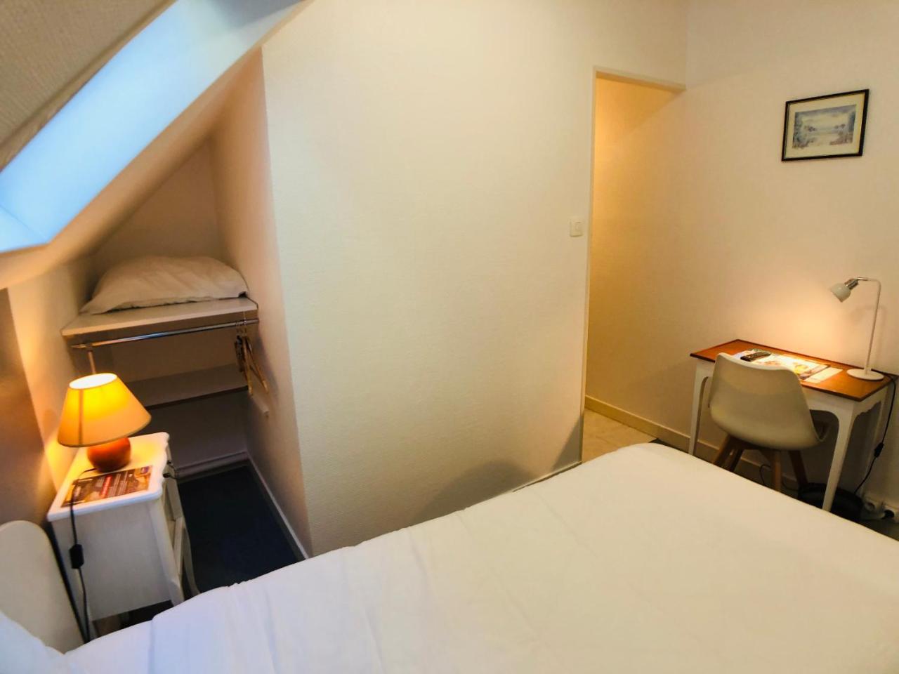 Cit'Hotel Le Volney Saumur Bagian luar foto