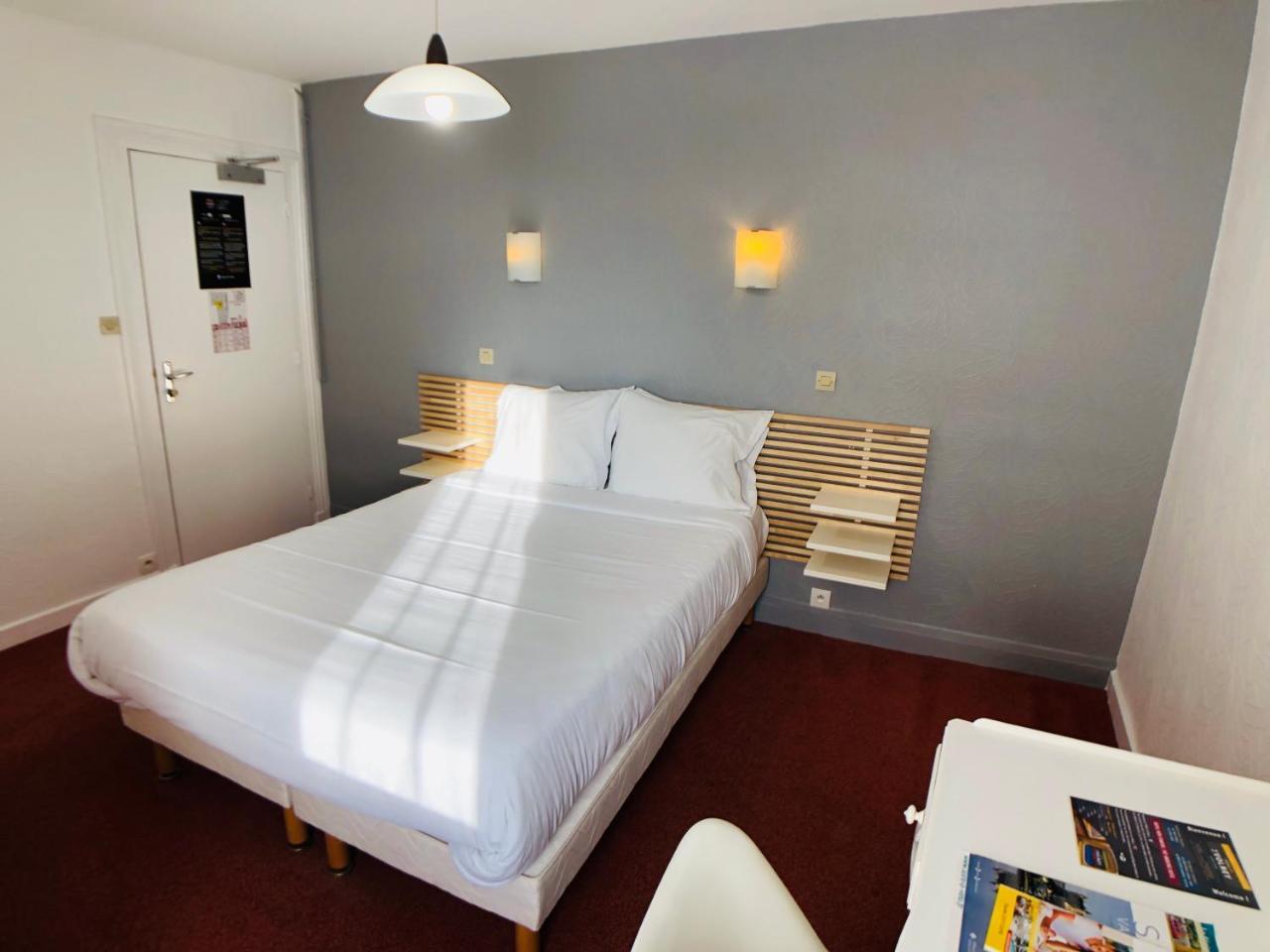 Cit'Hotel Le Volney Saumur Bagian luar foto