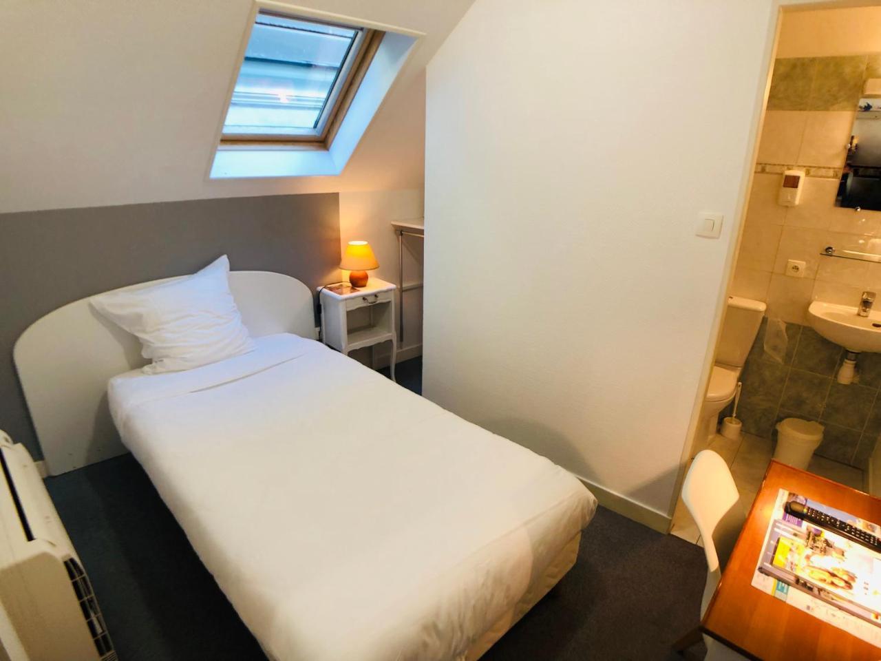 Cit'Hotel Le Volney Saumur Bagian luar foto